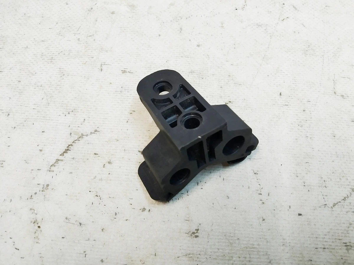 Кронштейн тормозных трубок левого порога Tesla Model 3, Model 3 Jan 2024, Model Y 1044718-00-C