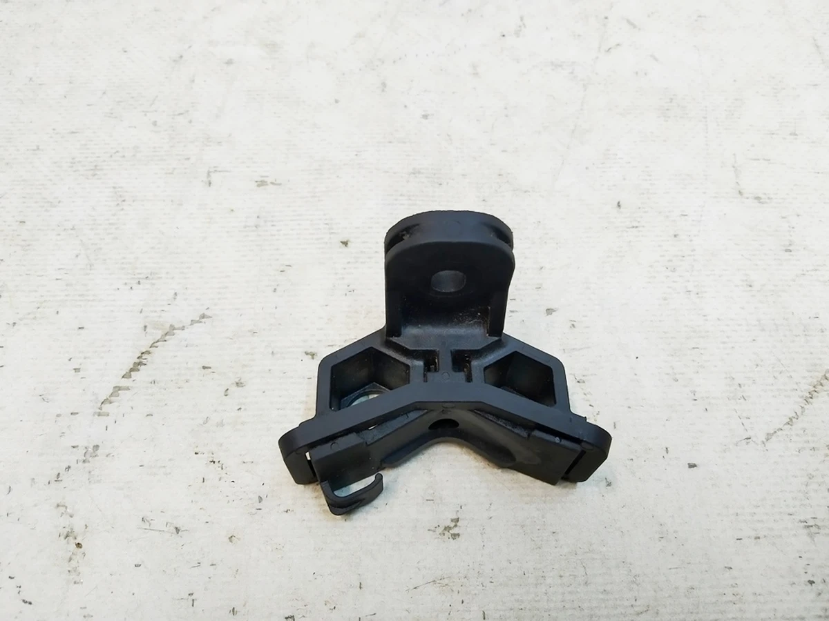 Кронштейн тормозных трубок левого порога Tesla Model 3, Model 3 Jan 2024, Model Y 1044718-00-C