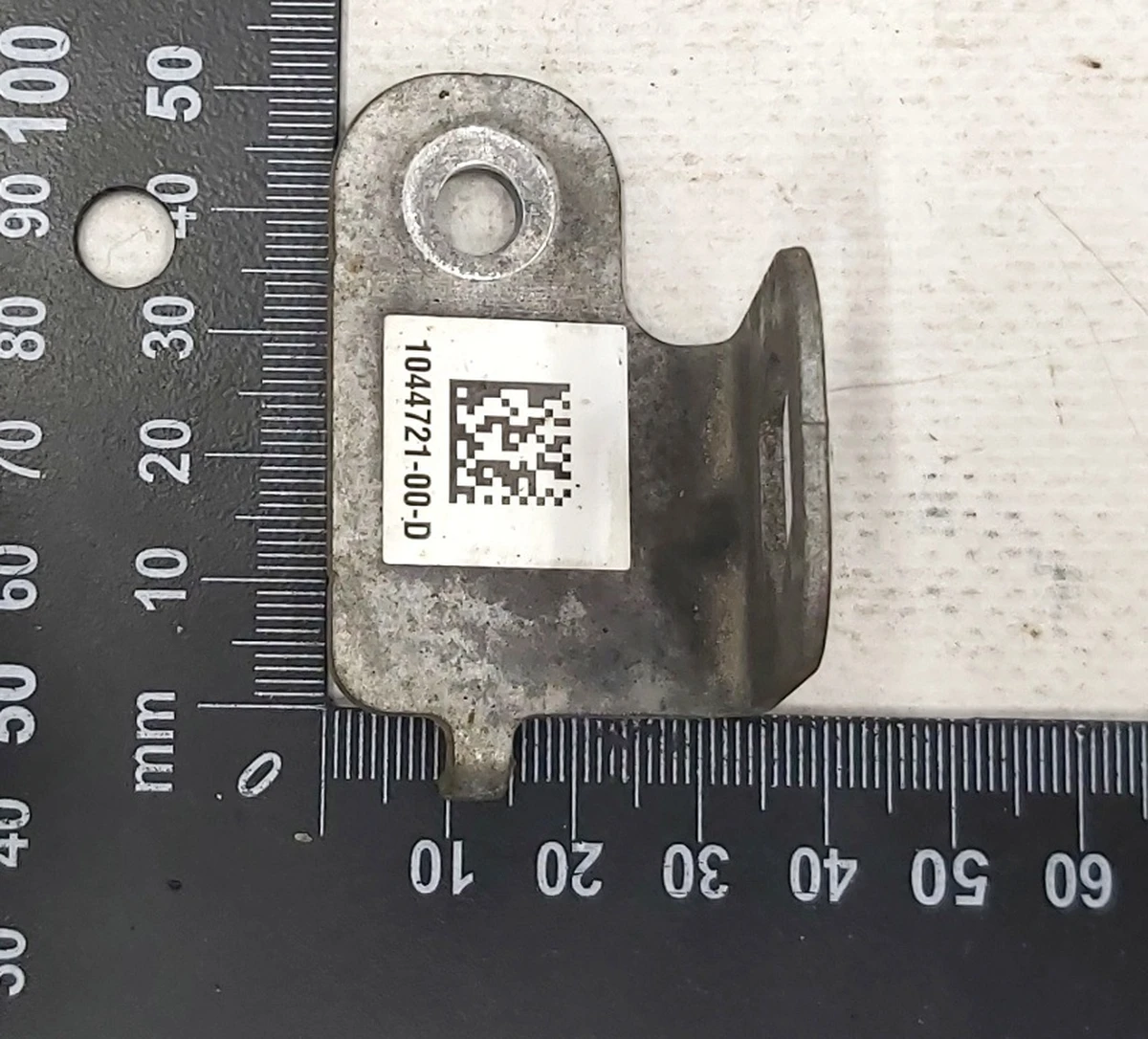 7 Bracket, front brake hose Tesla model 3 1044722-00-D