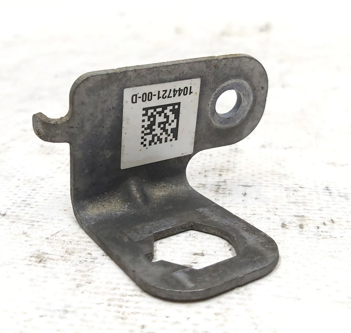 7 Bracket, front brake hose Tesla model 3 1044722-00-D