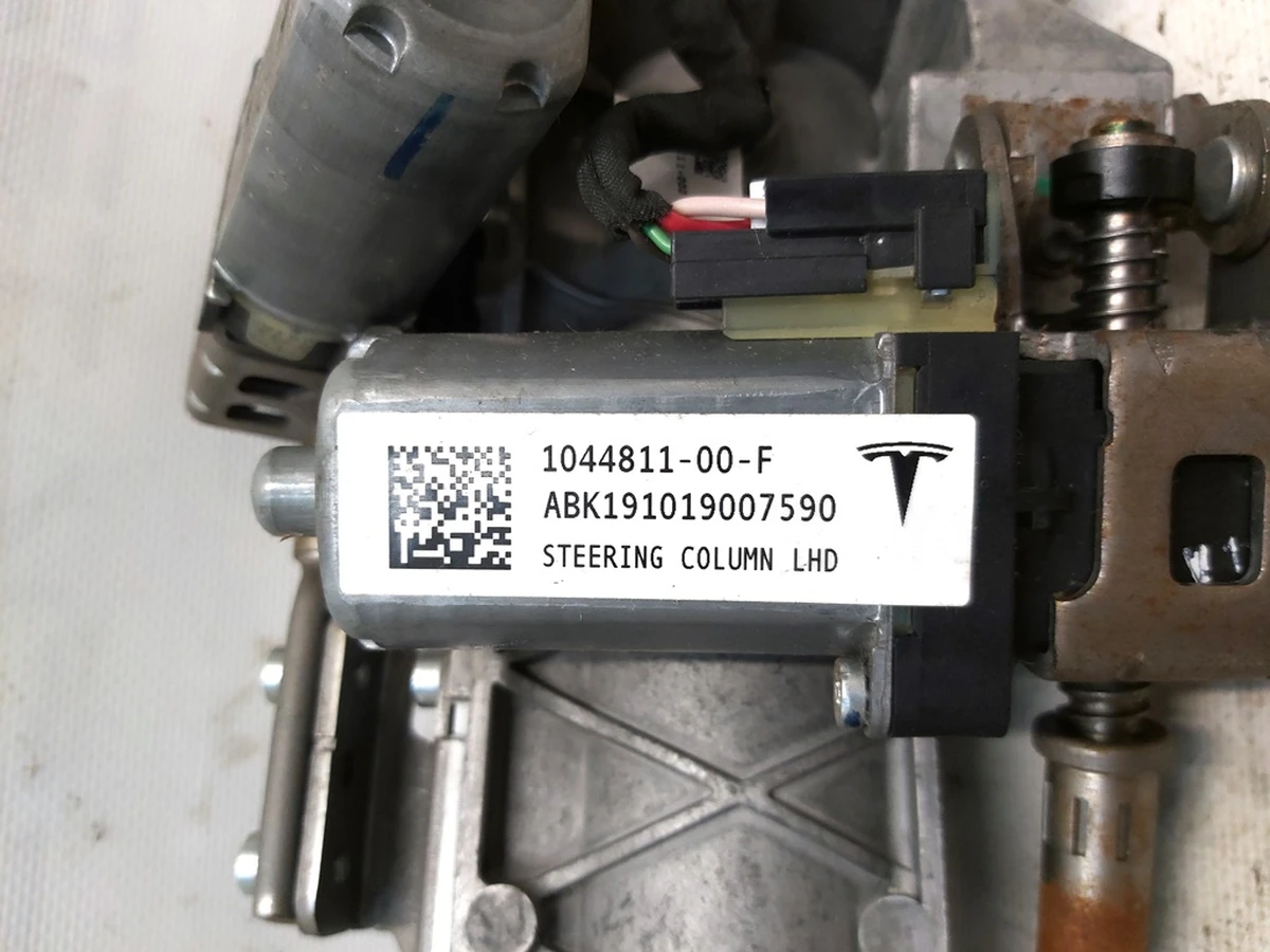 10 ELECTRIC STEERING COLUMN - LEFT HAND DRIVE with damage Tesla model 3 1044811-00-H