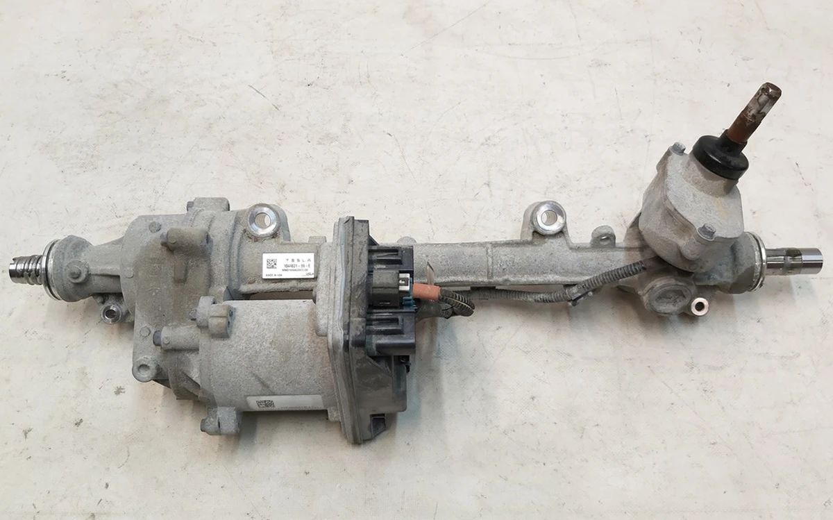 1 STEERING GEAR ASSY, LHD with traces of oxidation Tesla model 3 1044831-00-F