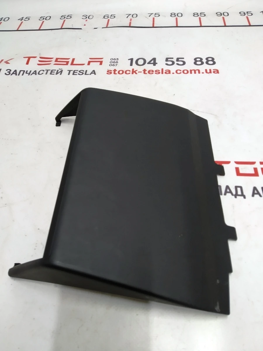 37 Накладка нижняя ниши для хранения под монитором Tesla Model S REST, Model X 1045057-00-C