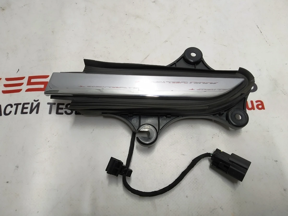 2 CARRIER, DOOR HANDLE OUTER RR LH Tesla model X 1045157-00-D