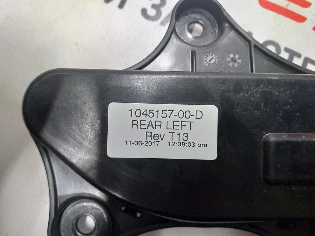 2 CARRIER, DOOR HANDLE OUTER RR LH Tesla model X 1045157-00-D