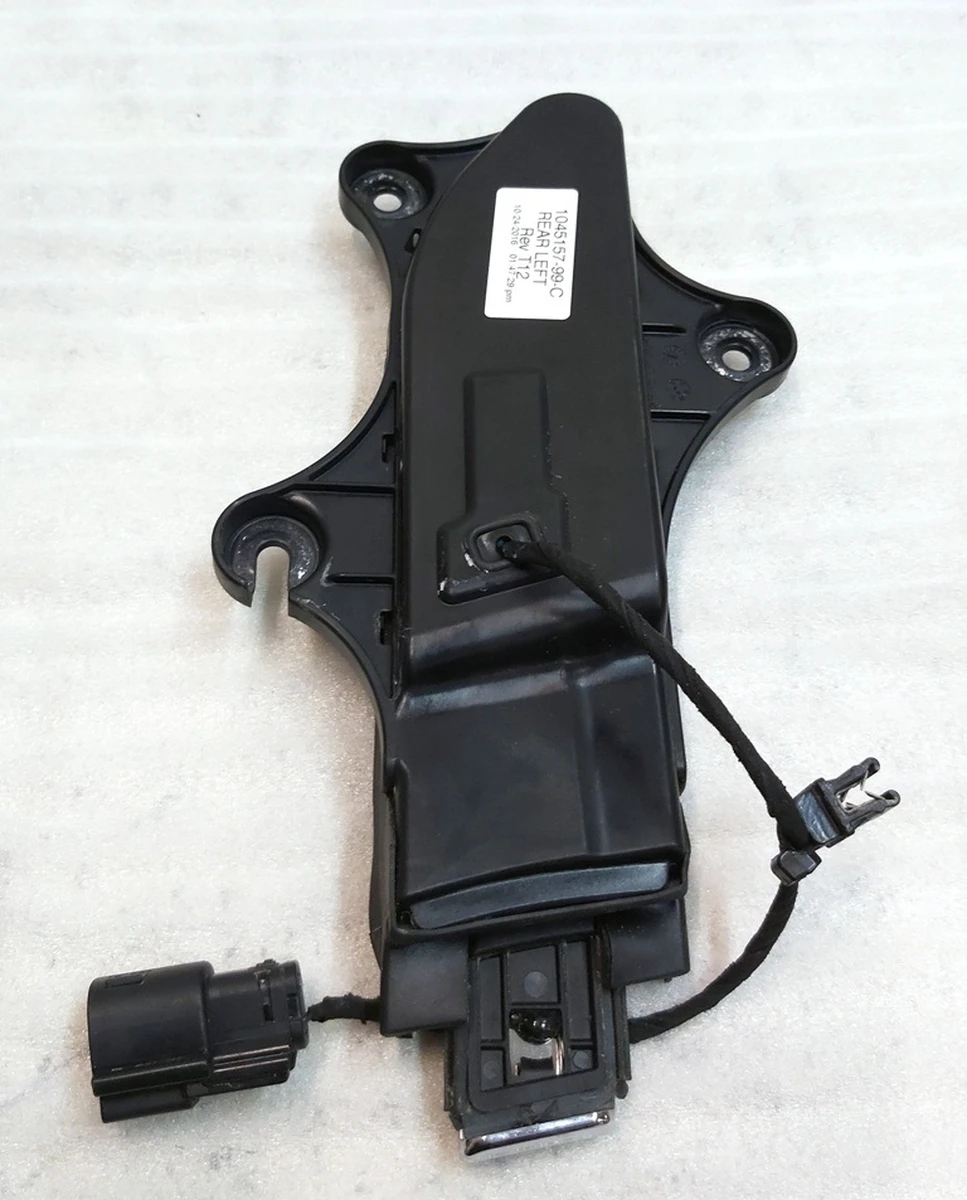 2 Механизм ручки наружной задней левой с накладкой хром в сборе Tesla model X 1045157-00-D