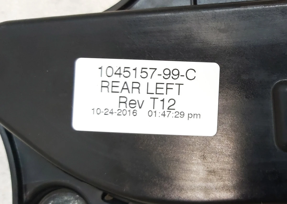 2 Механизм ручки наружной задней левой с накладкой хром в сборе Tesla model X 1045157-00-D