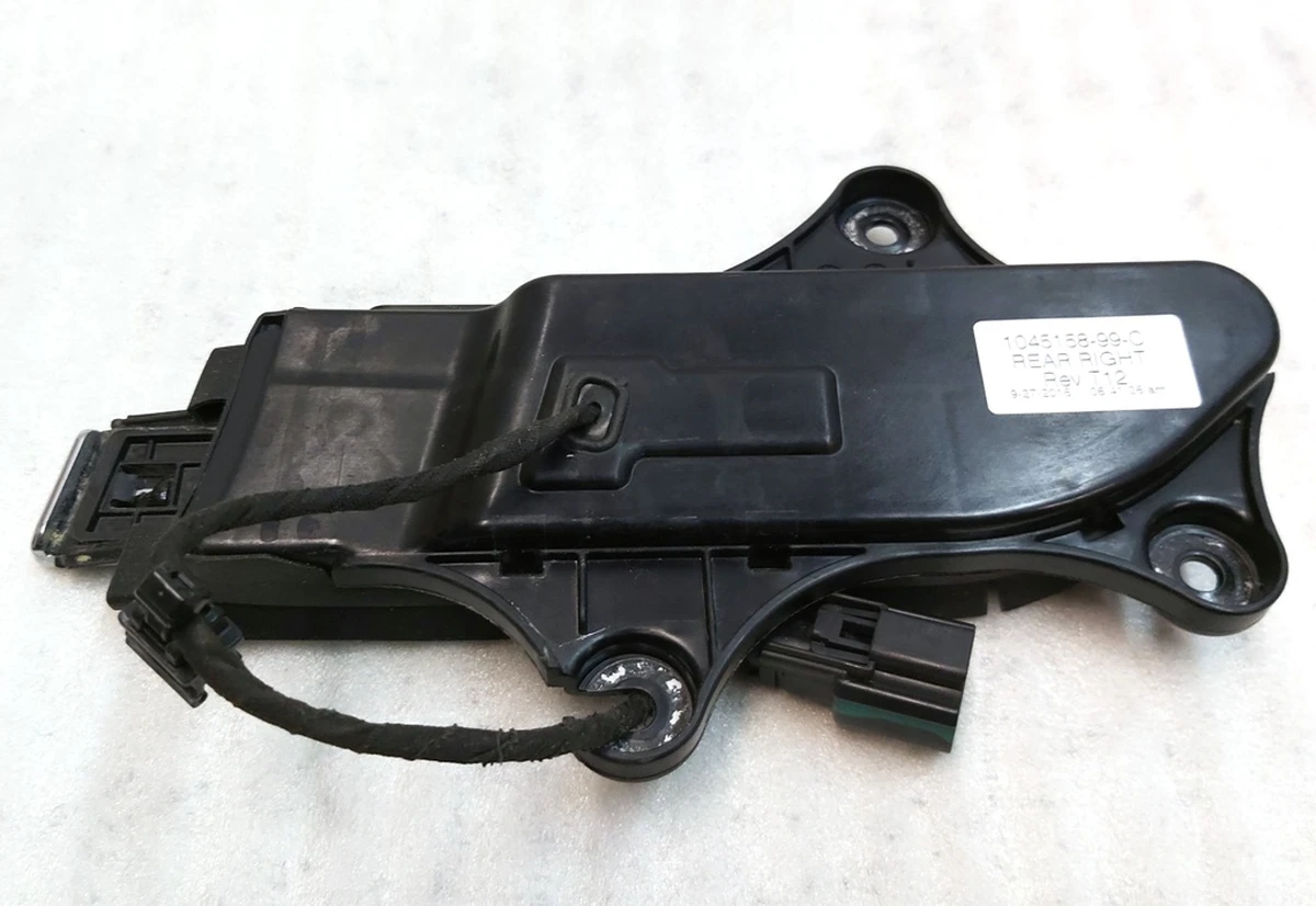 2 CARRIER, DOOR HANDLE OUTER RR RH Tesla model X 1627610-00-A