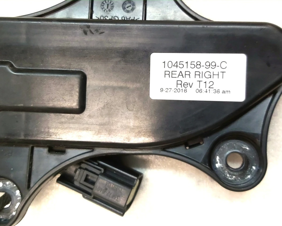 2 CARRIER, DOOR HANDLE OUTER RR RH Tesla model X 1627610-00-A