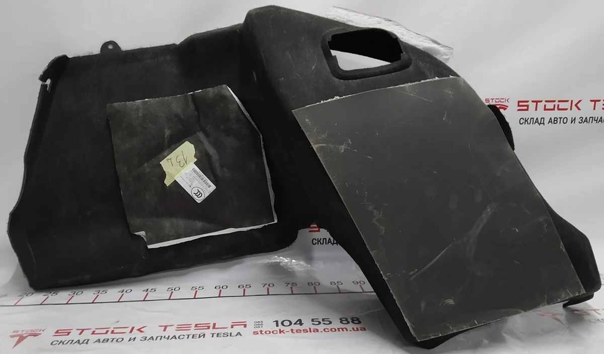 2 Отделка багажника боковая левая без лампы Tesla model S, model S REST 1045201-00-F