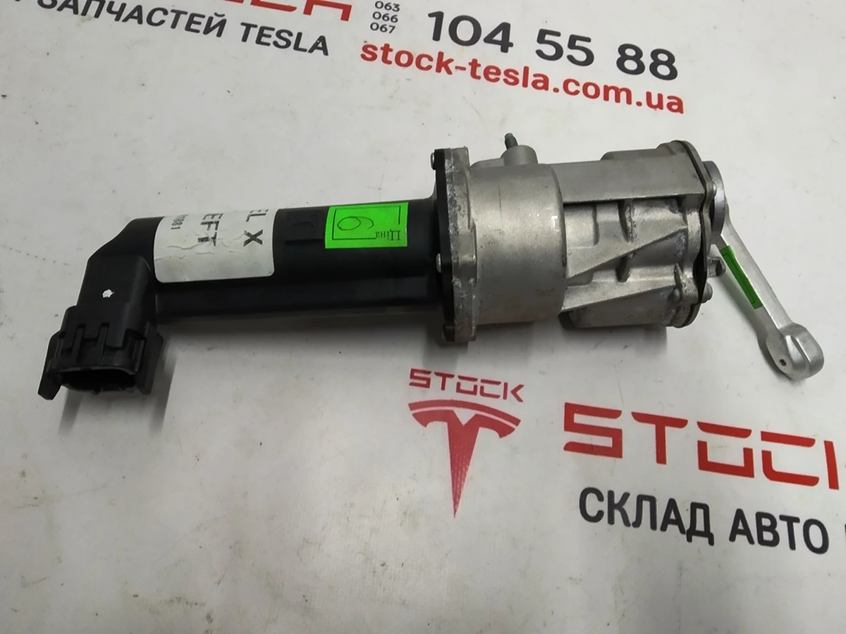 1 Привод открытия двери передней левой Tesla model X 1045351-00-H
