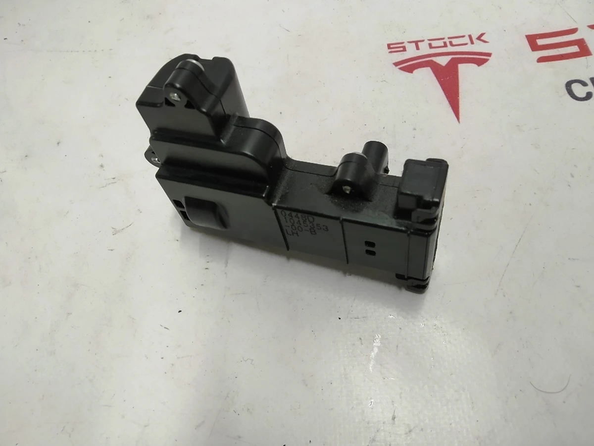 1 Привод двери передней левой Tesla model X, model X Mar 2021 1045353-00-B