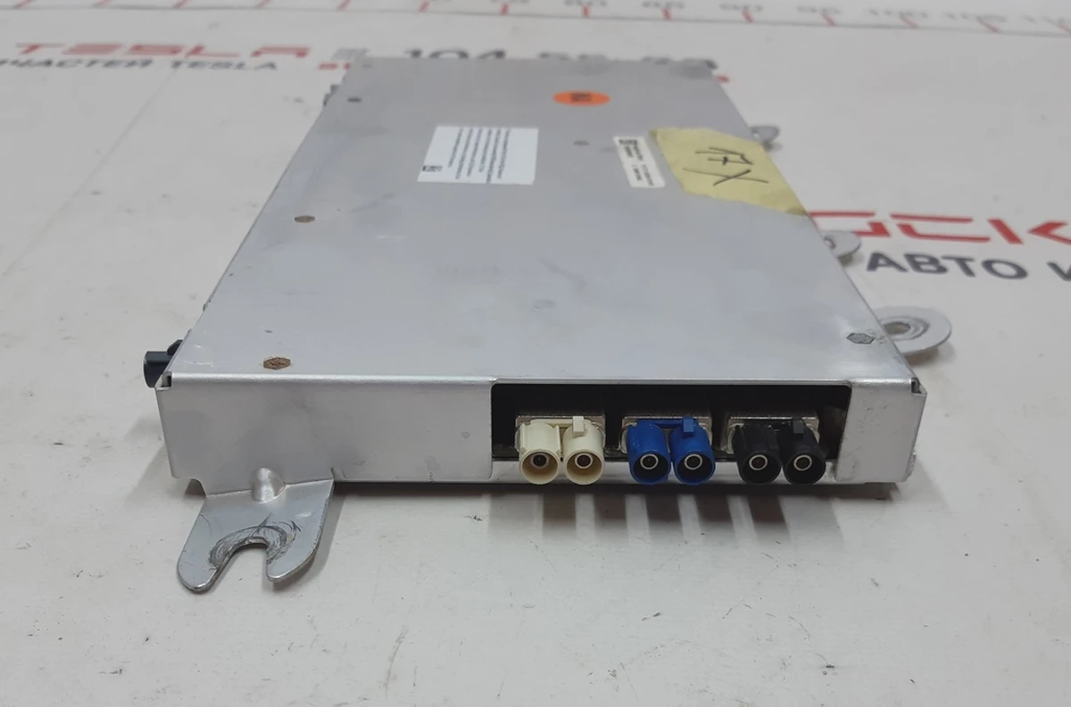 12 Боді-контролер центральний REV01 некондиція Tesla Model X 1045451-00-J