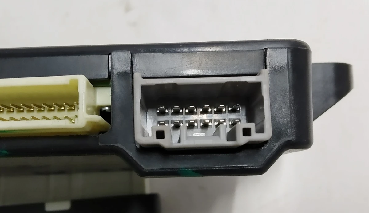 9 Блок управления двери задней левой/правой (под восстановление) Tesla model X 1045490-00-H