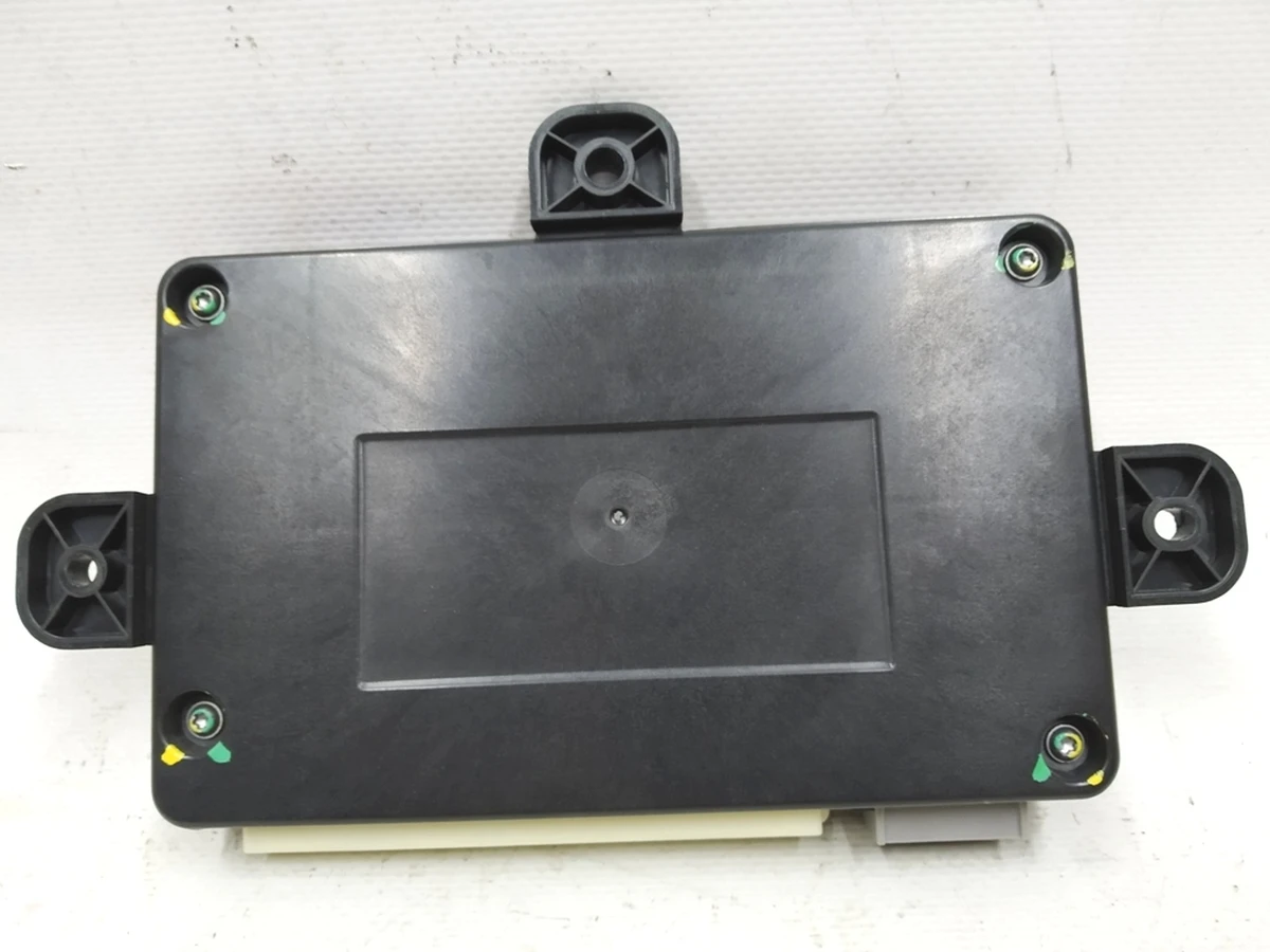 9 Rear left / right door control unit Tesla model X 1045490-00-H