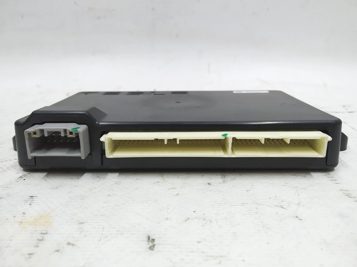 9 Rear left / right door control unit Tesla model X 1045490-00-H