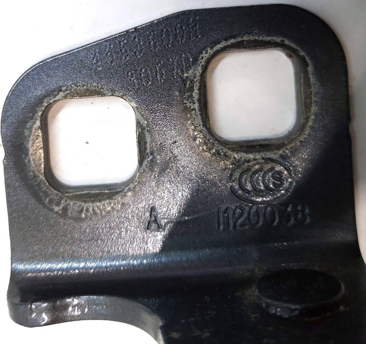 Петля двері передньої лівої верхня PPSW Tesla model X 1045536-00-H