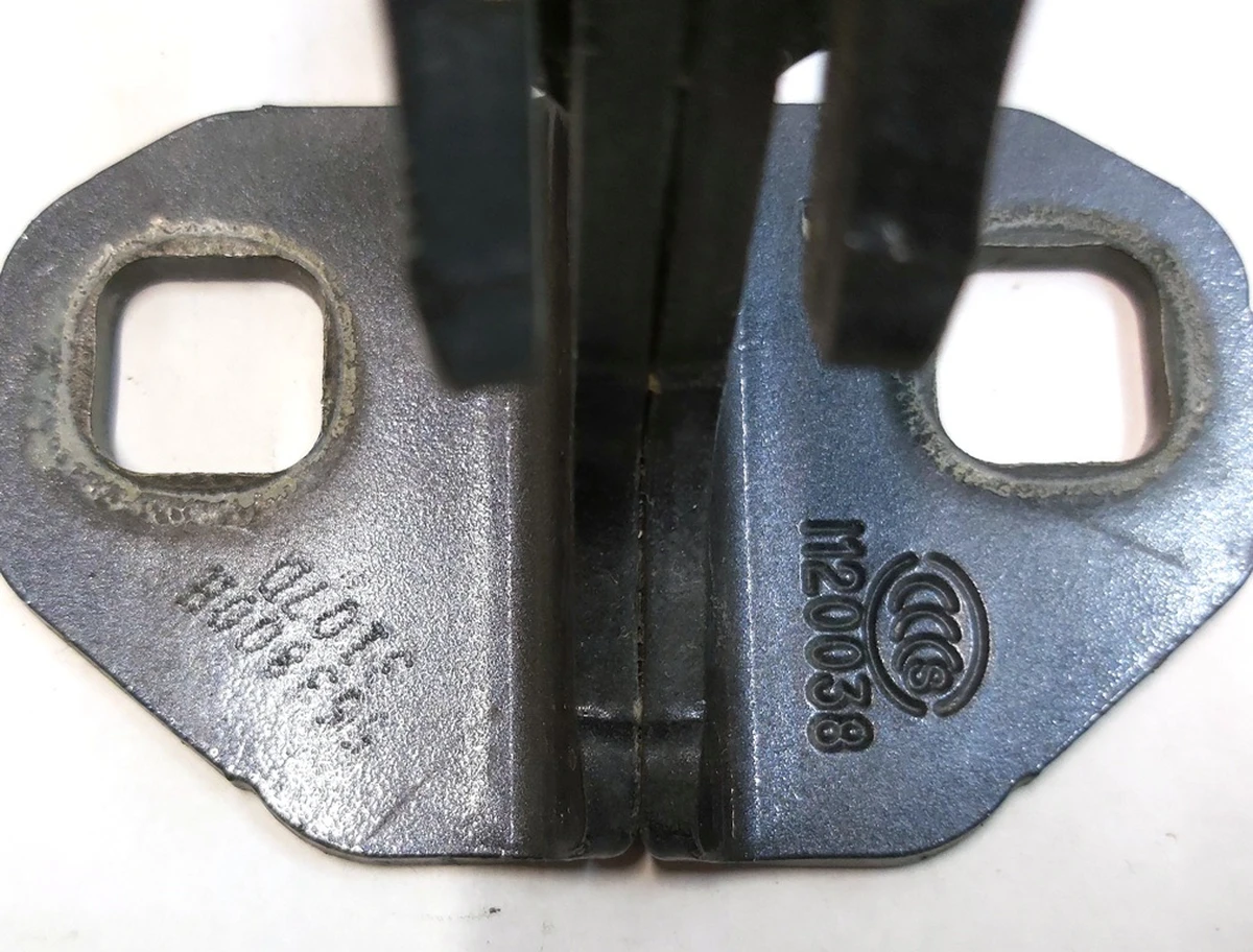 4 Петля двери передней левая правая нижняя PMNG Tesla model X 1045538-00-H