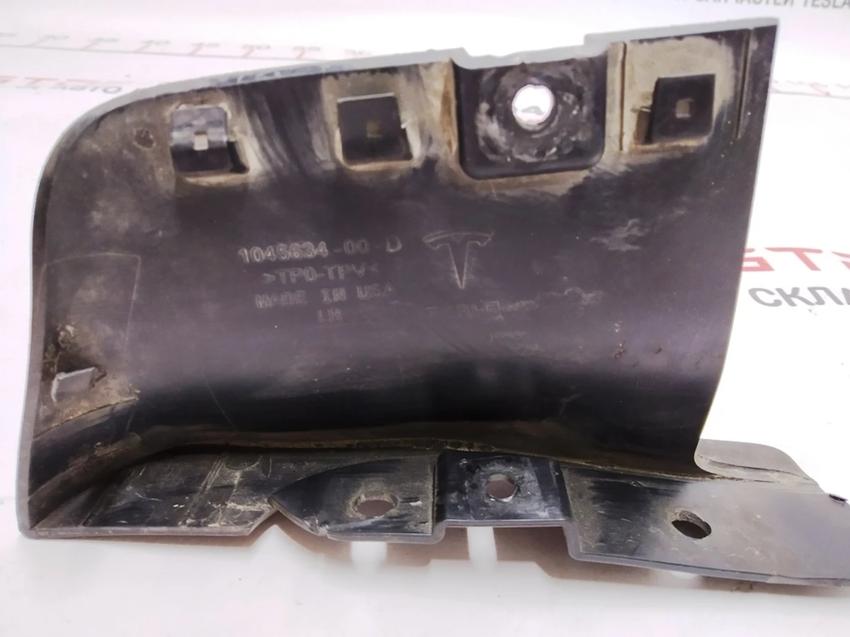 5 Обтекатель накладки порога левый Tesla Model X 1045634-00-D
