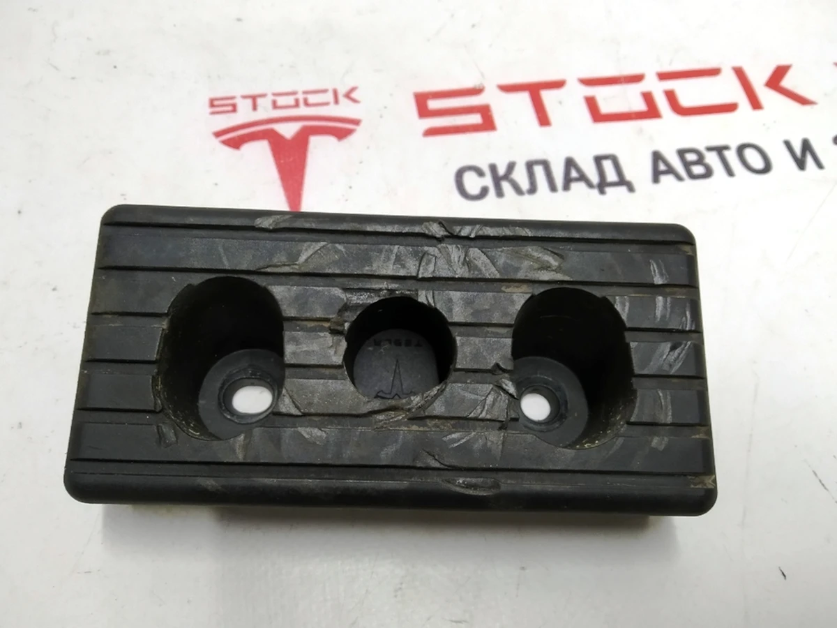 9 Jack pad, Tesla Model X 1045887-00-B