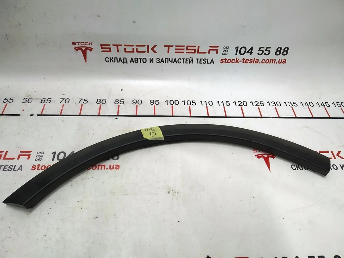 12 Декоративна накладка арки дверей задньої правої в зборі з ущільнювачем (з ушкодж.) Tesla model X 1045895-00-E