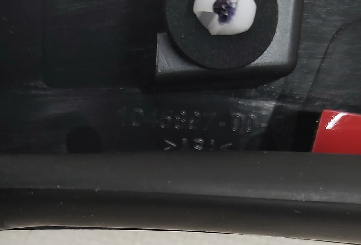 12 Декоративна накладка арки дверей задньої правої у зборі з ущільнювачем NEW Tesla model X 1045895-00-E