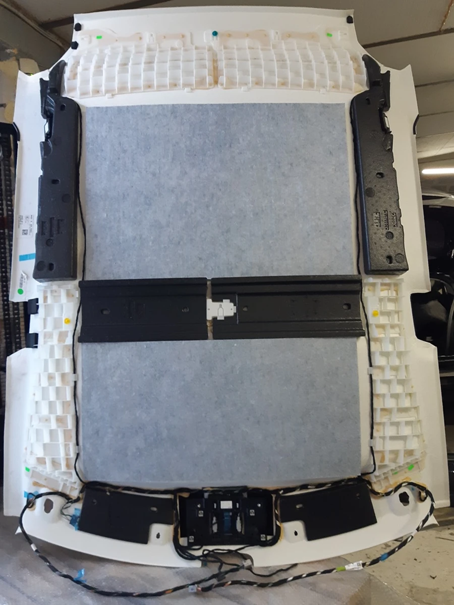 1 Обшивка стелі без панорамного даху монокамера OHC-TEXTILE (в зборі) Tesla model S 1052273-S0-A