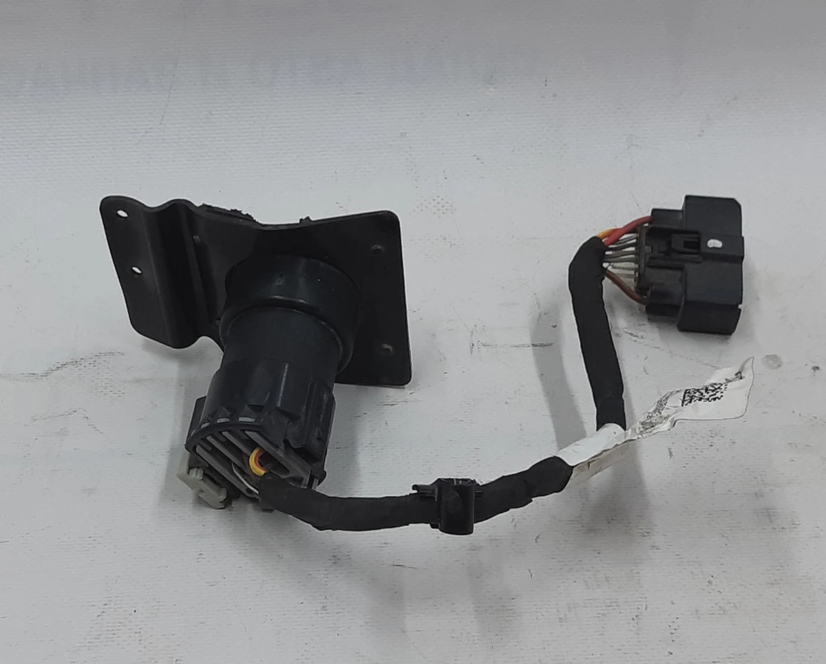 2 ASY,CBL,MX,TRAILER,LIGHT,ADAPT,NA with damage Tesla model X 1046032-00-C