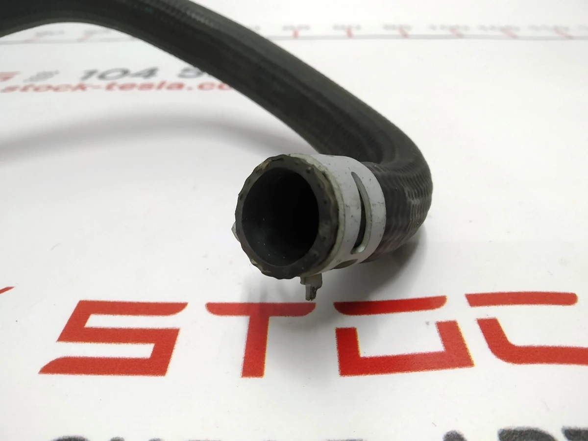 2 Hose (PT) charger outlet, MX Tesla Model X 1046136-00-I