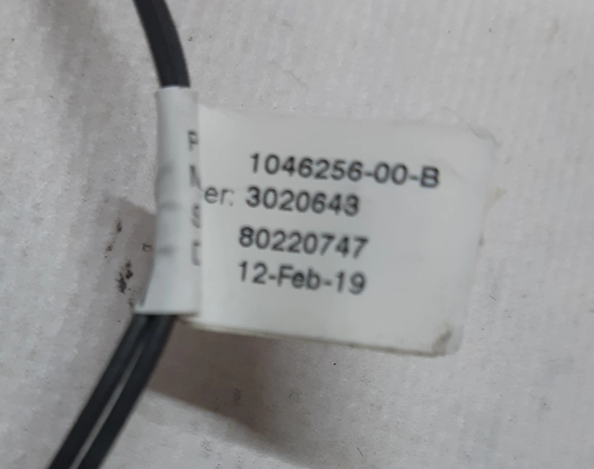 7 Датчик закриття кришки багажника із ущільнювачем Tesla model X 1046256-00-B