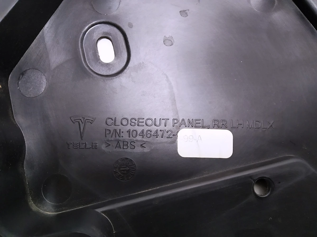 29 Внутренняя панель двери задней левой Tesla model X 1046472-00-E