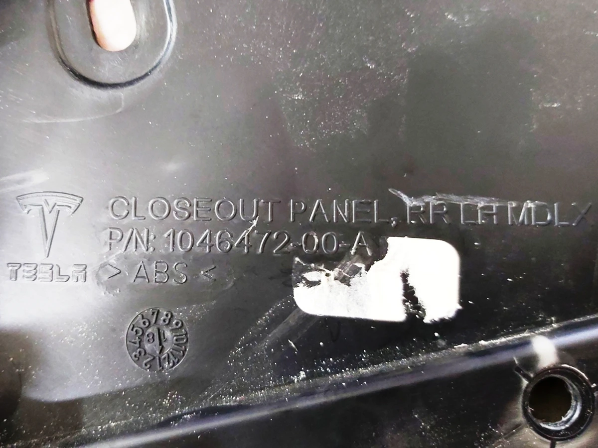 29 Внутрішня панель дверей задньої лівої Tesla model X 1046472-00-D