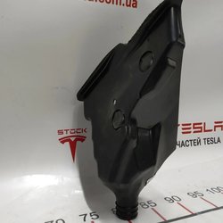 6 Водозбірник кришки багажника правий Tesla model X 1046659-00-E