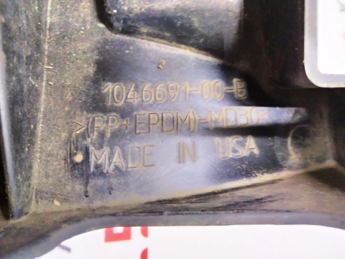 Кронштейн накладки порога правої панелі рокерної Tesla model X 1046691-00-B