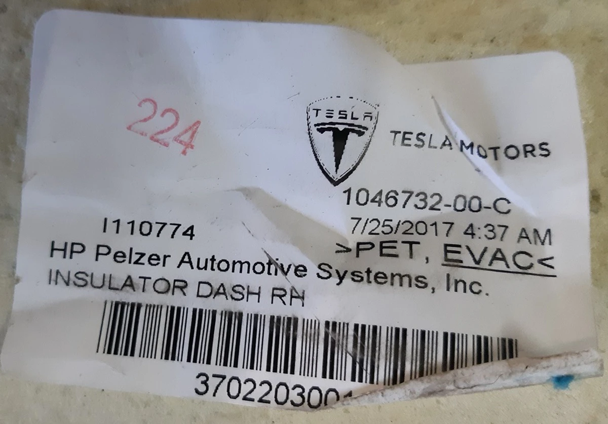 1 Теплошумоизолятор переднего мотора задний правый Tesla model S, model S REST 1046732-00-D