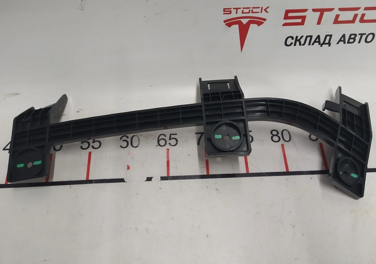 5 Front right headlight guide NEW Tesla model X 1046959-00-F