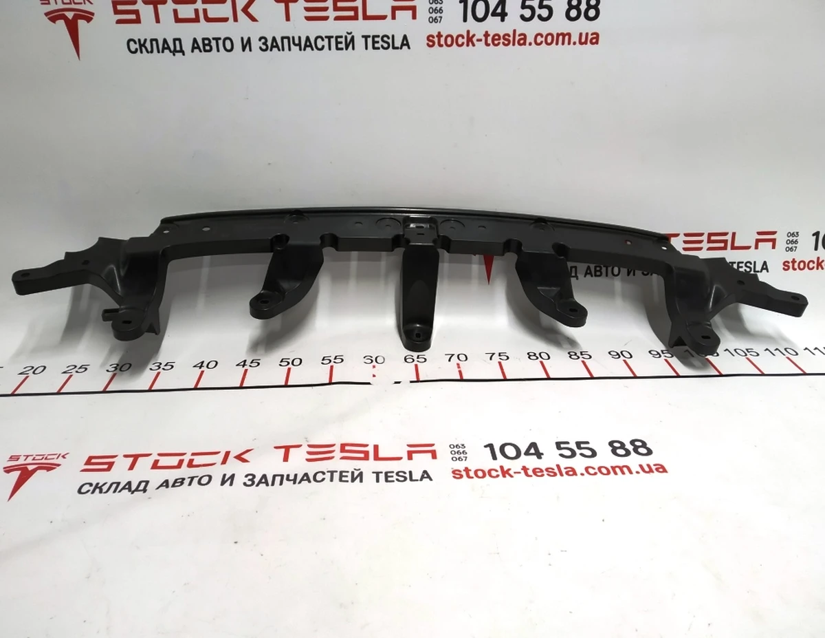 12 Кронштейн накладки панели дворников правой резиновой Tesla model X 1063007-00-C