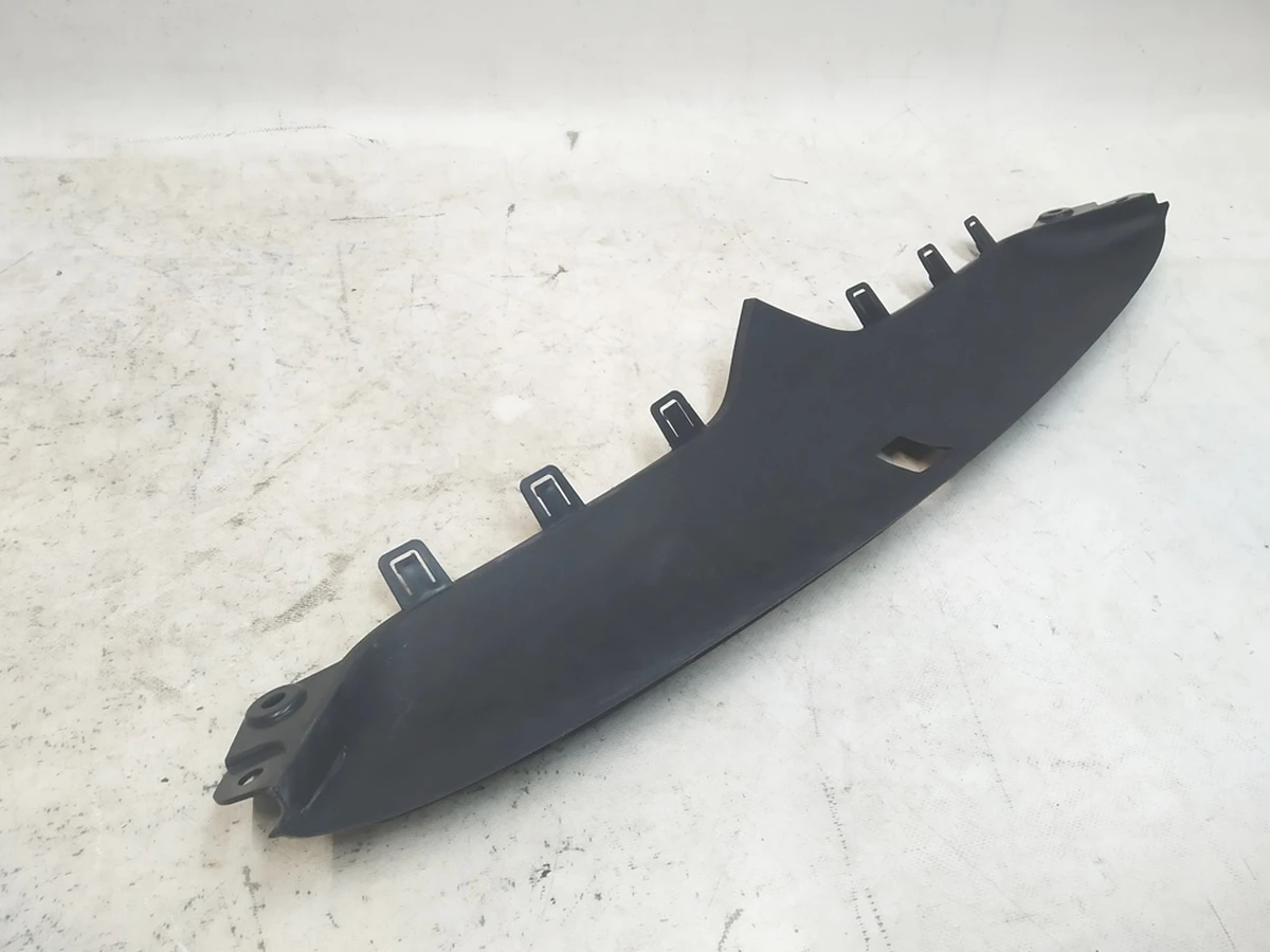 2 Накладка гриля бампера переднього верхня (з пошкодженням) Tesla model X 1047021-00-E