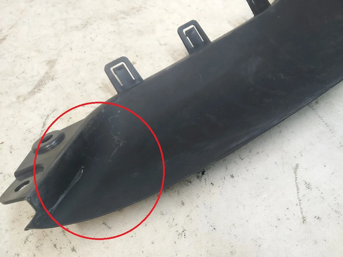 2 Накладка гриля бампера переднього верхня (з пошкодженням) Tesla model X 1047021-00-E