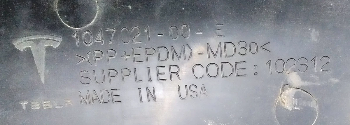 2 Накладка гриля переднього бампера верхня (з пошкодженням) Tesla model X 1047021-00-E