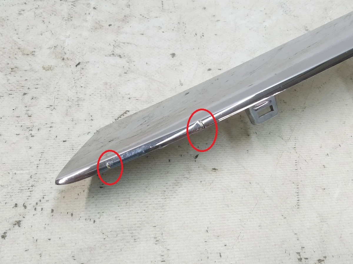 3 MX FRONT UPPER GRILLE BRIGHT TRIM (damaged) Tesla Model X 1047022-00-D