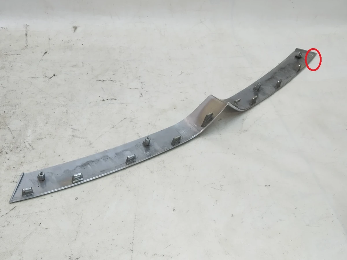 3 MX FRONT UPPER GRILLE BRIGHT TRIM (damaged) Tesla Model X 1047022-00-D