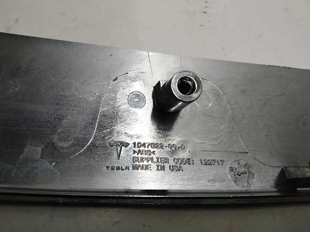 3 Overlay V-shaped decorative front grill chrome (bird) Tesla model X 1047022-00-D