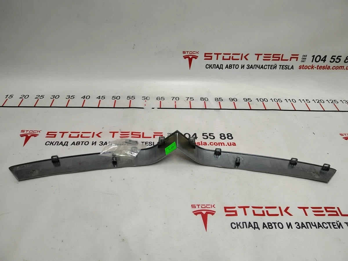 3 Overlay V-shaped decorative front grill chrome (bird) Tesla model X 1047022-00-D