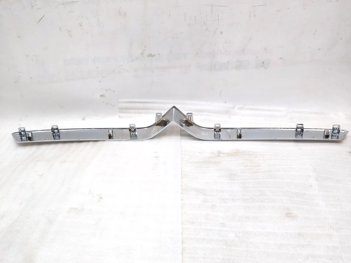 3 Накладка V-образная декоративная переднего гриля хром (птичка) Tesla Model X 1047022-00-D