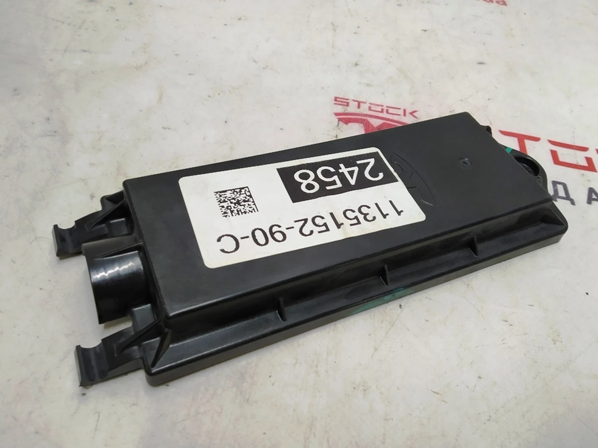 16 Кришка боксу блоків управління пневмосистемою Tesla model X 1047043-00-D