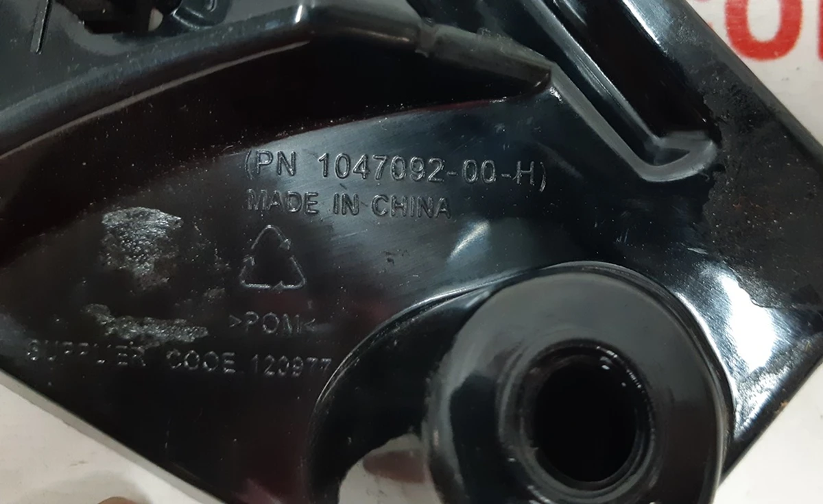 MX FASCIA FENDER BRKT LH NEW not original {MX} 1047092-00-H