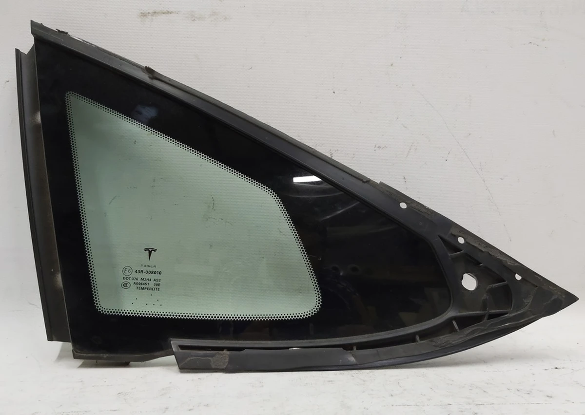20 Скло крила заднього лівого (кватирка) Tesla model S, model REST 1051820-00-A