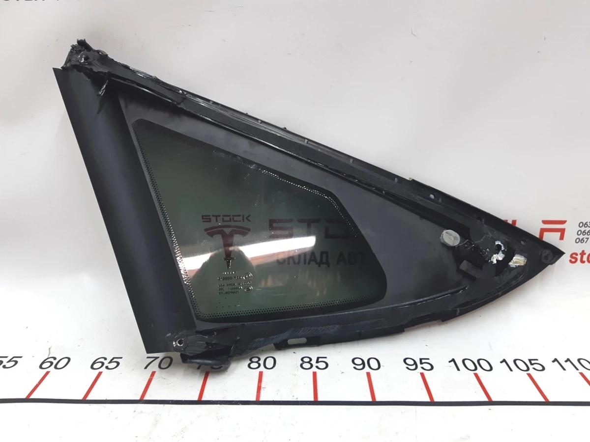 20 Скло крила заднього правого (кватирка) Tesla model S, model REST 1051821
