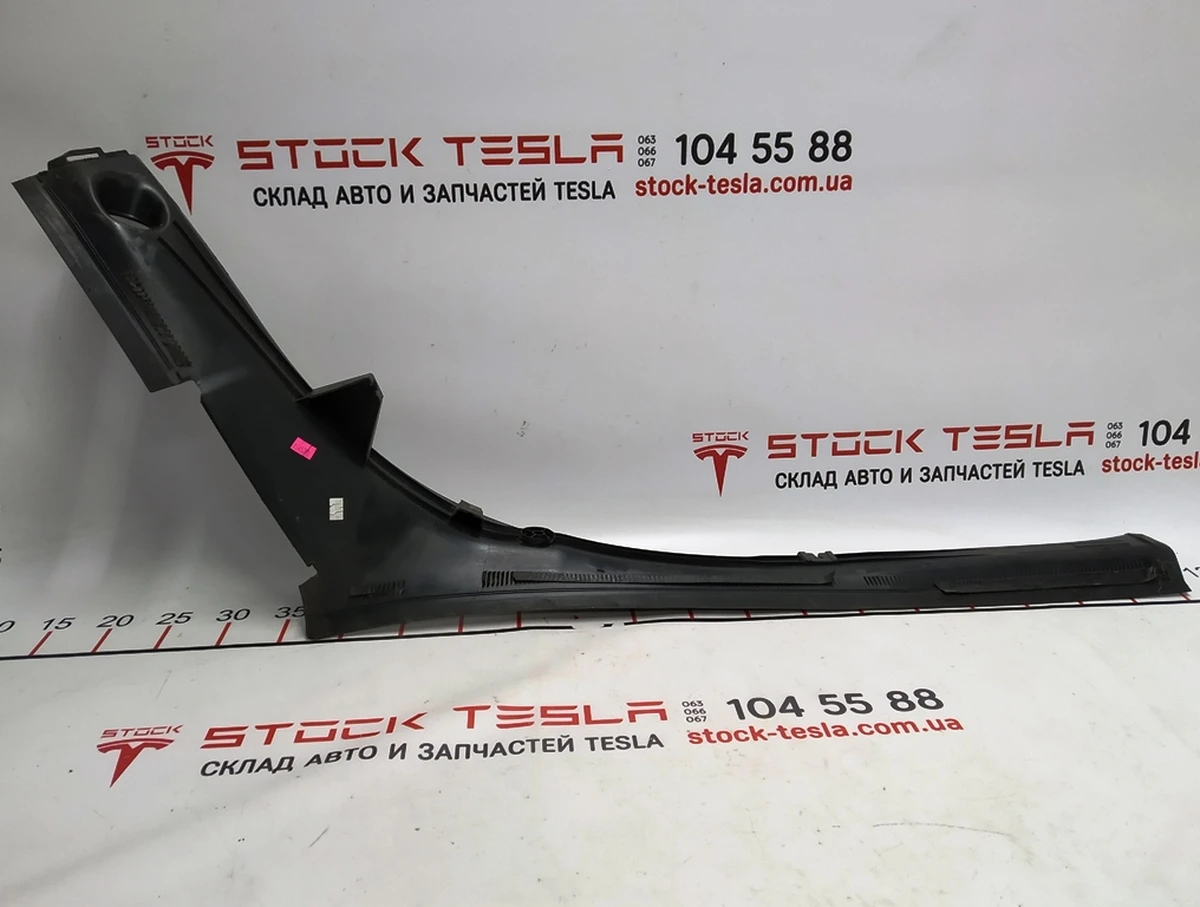 3 Облицювання отвору багажника ліва Tesla Model X 1047320-00-E